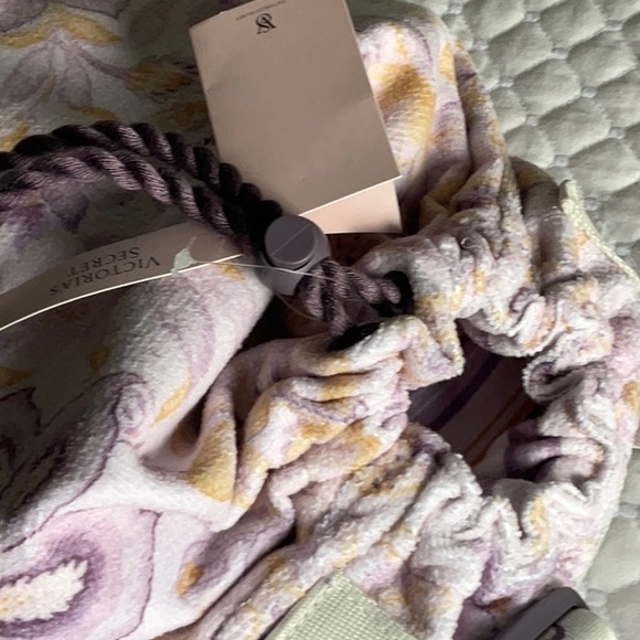 Victoria Secret 2-In-1 Towel Backpack - Picture 6 of 7